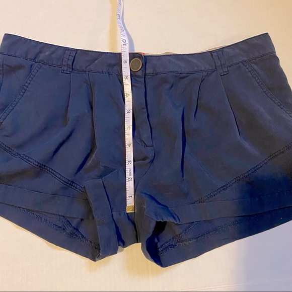 Bershka women’s fluid roll hem navy blue shorts. Size 10 - Picture 10 of 13